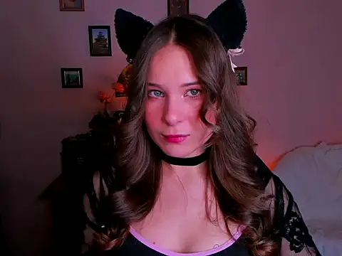 LanaLovely online show from 04/22/26, 06:53