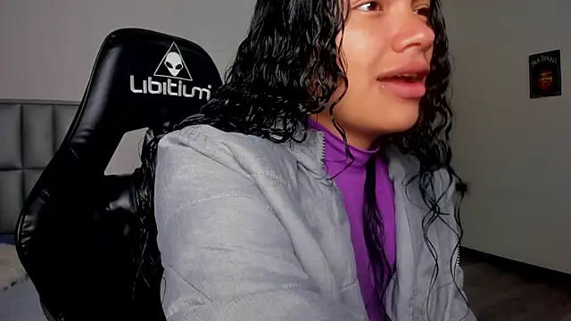 Julieta Parker online show from 04/18/26, 04:15