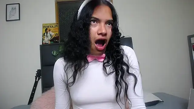 Julieta Parker online show from 04/06/26, 01:23