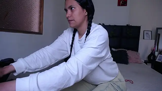 Snapshot of Julieta_Parker chatting on 02/17/26, 05:21 Julieta Parker online show from 02/17/26, 05:21