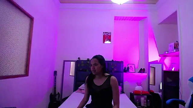 Snapshot of Julieta_Parker chatting on 02/15/26, 04:06 Julieta Parker online show from 02/15/26, 04:06