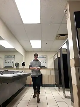 Snapshot of Horus1922 chatting on 02/24/26, 05:58 Horus1922 online show from 02/24/26, 05:58