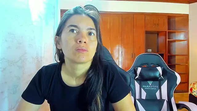 Snapshot of Emily_and_Soffy chatting on 02/09/26, 11:52 Emily and Soffy online show from 02/09/26, 11:52