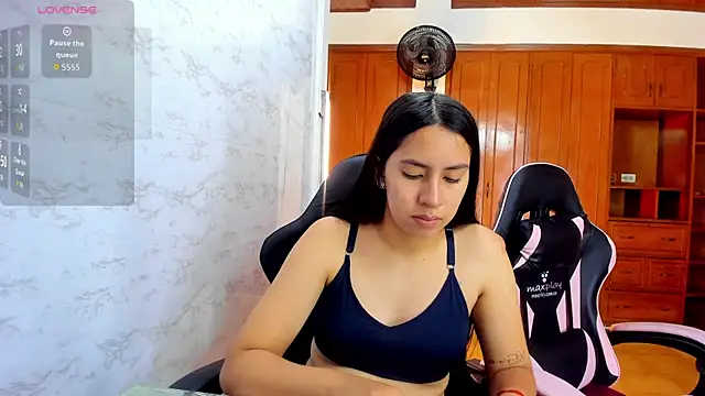 Snapshot of Emily_and_Soffy chatting on 02/18/26, 12:01 Emily and Soffy online show from 02/18/26, 12:01