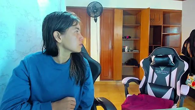 Snapshot of Emily_and_Soffy chatting on 02/07/26, 12:46 Emily and Soffy online show from 02/07/26, 12:46