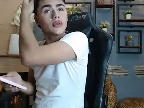 Snapshot of FemNoa chatting on 02/17/26, 05:43 FemNoa online show from 02/17/26, 05:43