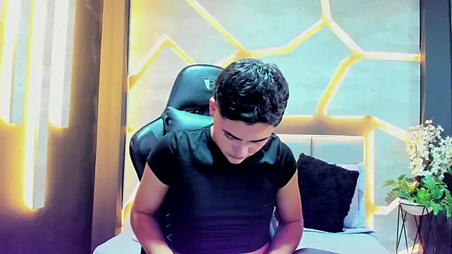 Snapshot of FemNoa chatting on 02/18/26, 05:31 FemNoa online show from 02/18/26, 05:31