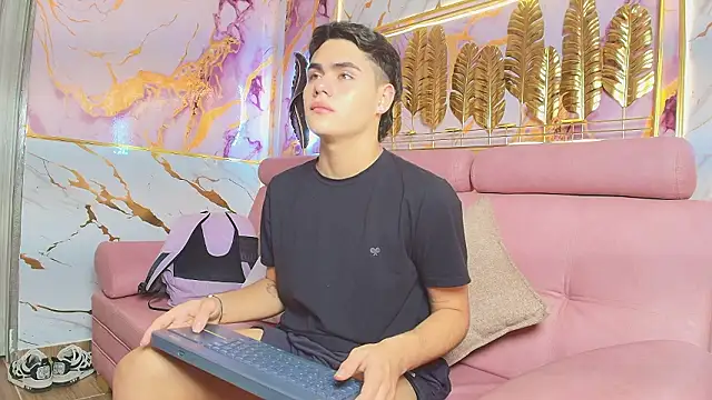 Snapshot of FemNoa chatting on 03/01/26, 01:44 FemNoa online show from 03/01/26, 01:44