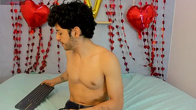 Snapshot of Eliotkinky chatting on 02/21/26, 08:00 Eliotkinky online show from 02/21/26, 08:00