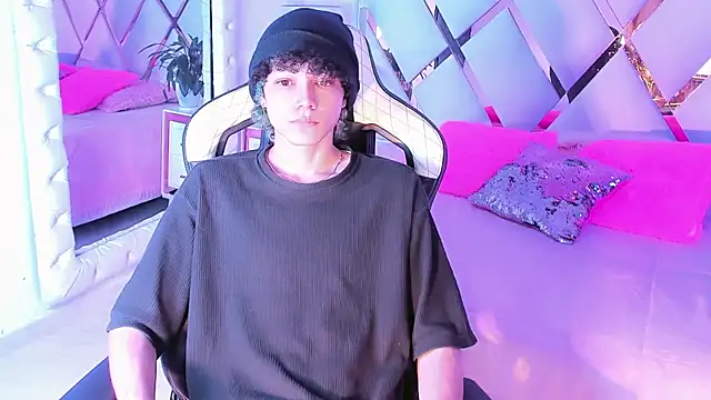 Snapshot of thanier_18 chatting on 02/27/26, 07:35 thanier 18 online show from 02/27/26, 07:35