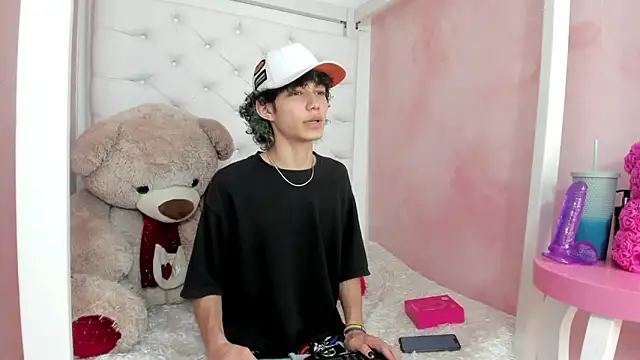 Snapshot of thanier_18 chatting on 02/11/26, 07:47 thanier 18 online show from 02/11/26, 07:47