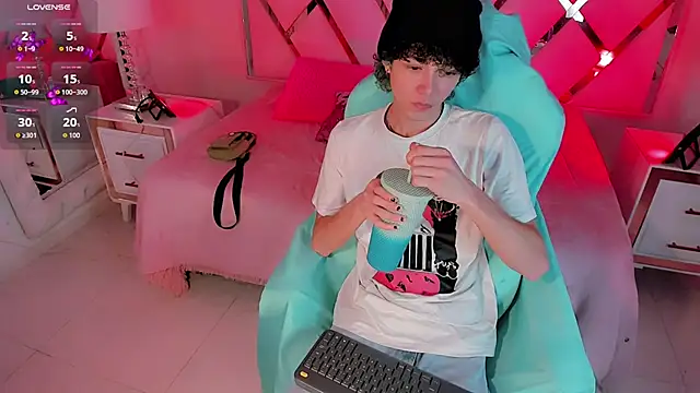 Snapshot of thanier_18 chatting on 02/18/26, 07:32 thanier 18 online show from 02/18/26, 07:32