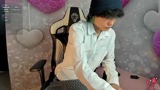 Snapshot of thanier_18 chatting on 02/21/26, 07:27 thanier 18 online show from 02/21/26, 07:27