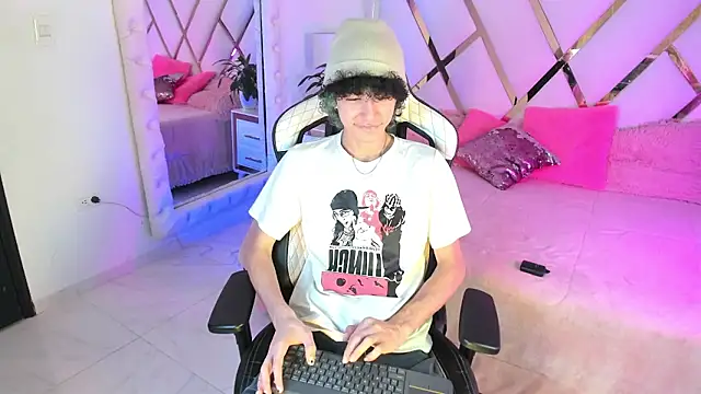 Snapshot of thanier_18 chatting on 02/25/26, 07:14 thanier 18 online show from 02/25/26, 07:14