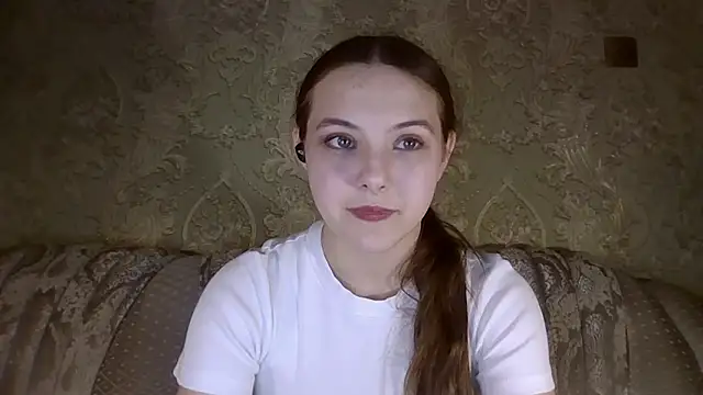 Snapshot of YuniNeko chatting on 02/14/26, 05:02 YuniNeko online show from 02/14/26, 05:02