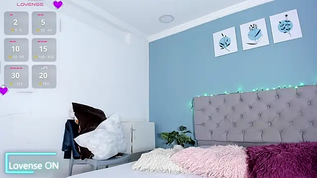 Valentina Rujano online show from 04/08/26, 02:13