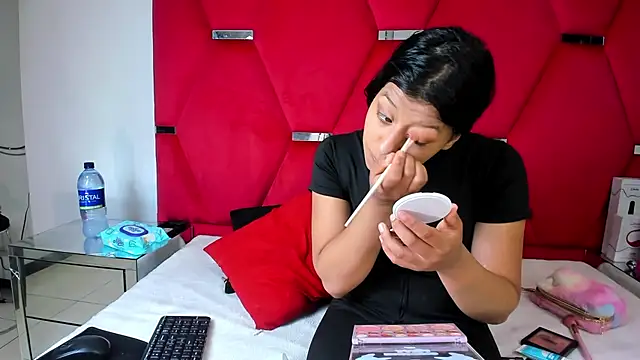 Vaneline2 online show from 02/12/26, 07:13