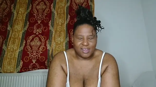 CurvySashia online show from 05/04/26, 12:25