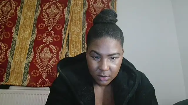 CurvySashia online show from 04/05/26, 11:11