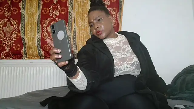 Snapshot of CurvySashia chatting on 05/17/26, 09:48 CurvySashia online show from 05/17/26, 09:48
