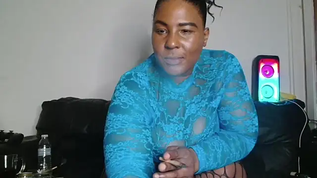 Snapshot of CurvySashia chatting on 05/05/26, 10:35 CurvySashia online show from 05/05/26, 10:35