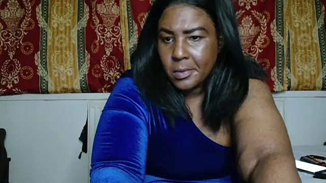 CurvySashia online show from 04/11/26, 11:41
