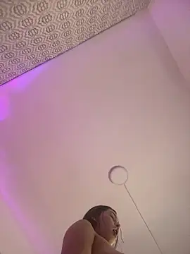 Mia rivers   online show from 04/12/26, 07:39