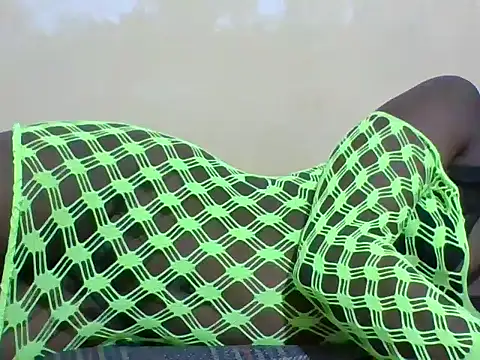 Snapshot of petitelavishey chatting on 03/19/26, 07:47 petitelavishey online show from 03/19/26, 07:47