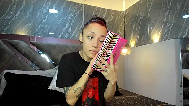 Snapshot of CharlotteKravizz chatting on 02/17/26, 06:16 CharlotteKravizz online show from 02/17/26, 06:16