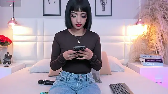 Snapshot of RaquelHyde_ chatting on 05/01/26, 12:21 RaquelHyde online show from 05/01/26, 12:21