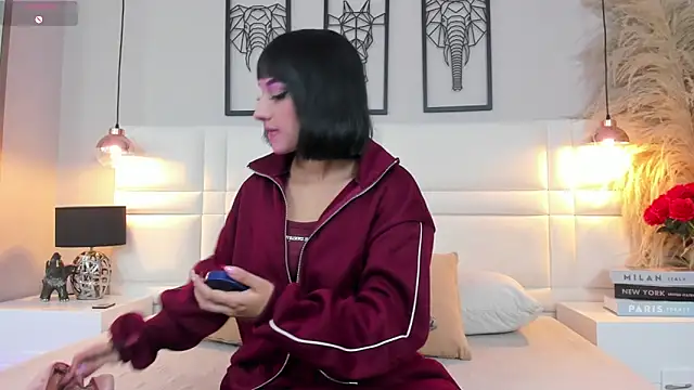 RaquelHyde  online show from 04/05/26, 12:12