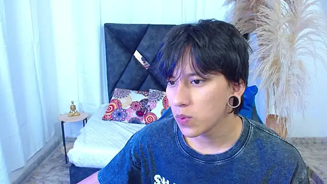 Snapshot of nikoo_18 chatting on 02/24/26, 01:45 nikoo 18 online show from 02/24/26, 01:45