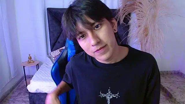 Snapshot of nikoo_18 chatting on 02/17/26, 01:41 nikoo 18 online show from 02/17/26, 01:41