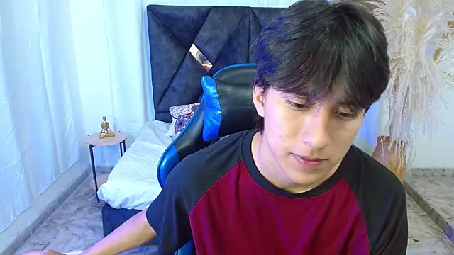 Snapshot of nikoo_18 chatting on 02/12/26, 01:44 nikoo 18 online show from 02/12/26, 01:44