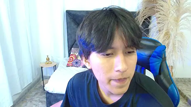 Snapshot of nikoo_18 chatting on 02/25/26, 01:44 nikoo 18 online show from 02/25/26, 01:44