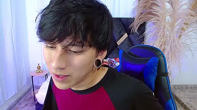 Snapshot of nikoo_18 chatting on 02/05/26, 02:13 nikoo 18 online show from 02/05/26, 02:13