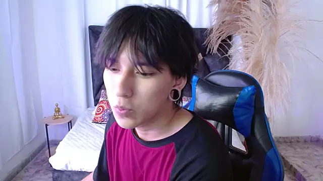 Snapshot of nikoo_18 chatting on 02/22/26, 01:46 nikoo 18 online show from 02/22/26, 01:46