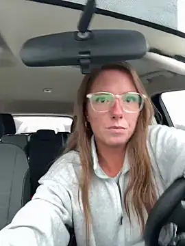 Snapshot of mooviebaby chatting on 03/15/26, 08:49 mooviebaby online show from 03/15/26, 08:49