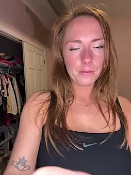 Snapshot of mooviebaby chatting on 03/27/26, 06:22 mooviebaby online show from 03/27/26, 06:22