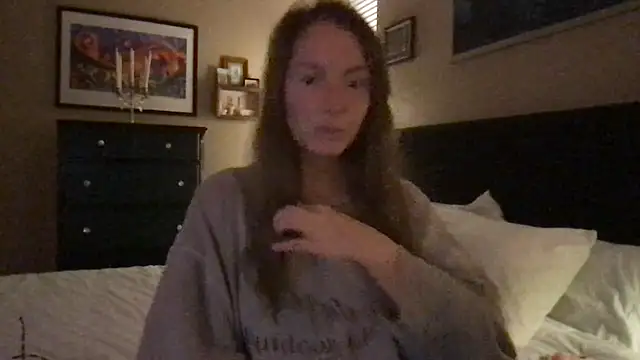 Snapshot of mooviebaby chatting on 02/08/26, 02:09 mooviebaby online show from 02/08/26, 02:09