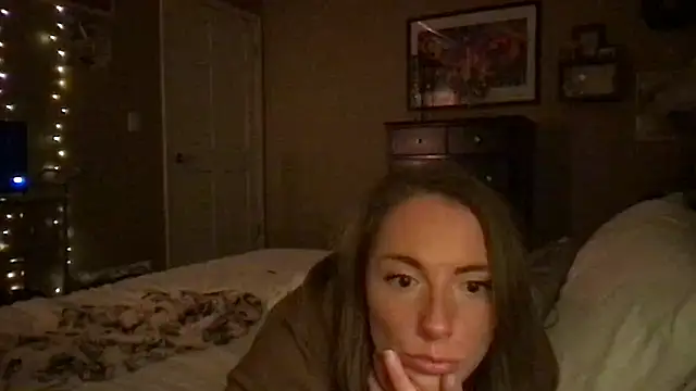 Snapshot of mooviebaby chatting on 02/06/26, 09:49 mooviebaby online show from 02/06/26, 09:49