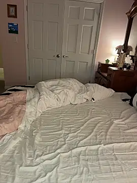 Snapshot of mooviebaby chatting on 04/01/26, 07:20 mooviebaby online show from 04/01/26, 07:20