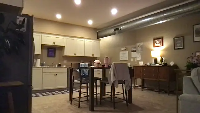 Snapshot of mooviebaby chatting on 03/18/26, 02:48 mooviebaby online show from 03/18/26, 02:48