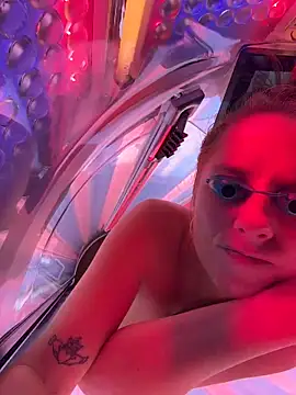 Snapshot of mooviebaby chatting on 03/27/26, 05:58 mooviebaby online show from 03/27/26, 05:58