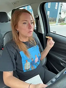 Snapshot of mooviebaby chatting on 03/29/26, 05:25 mooviebaby online show from 03/29/26, 05:25