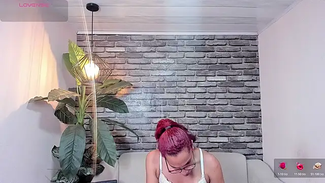 isabella star  online show from 03/06/26, 12:33