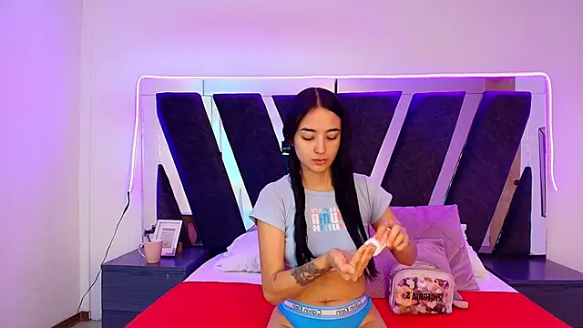 Snapshot of sophia_love__ chatting on 02/26/26, 02:06 sophia love online show from 02/26/26, 02:06