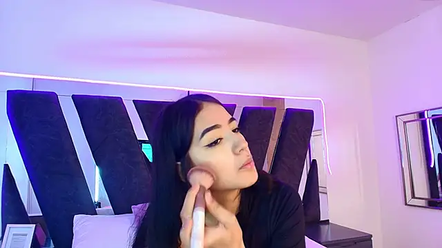 Snapshot of sophia_love__ chatting on 02/16/26, 02:05 sophia love online show from 02/16/26, 02:05