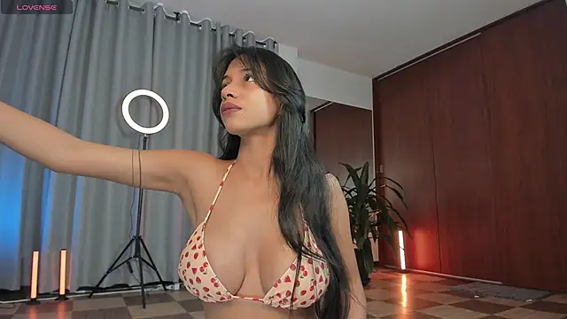 Snapshot of karinnixx chatting on 05/15/26, 04:16 karinnixx online show from 05/15/26, 04:16