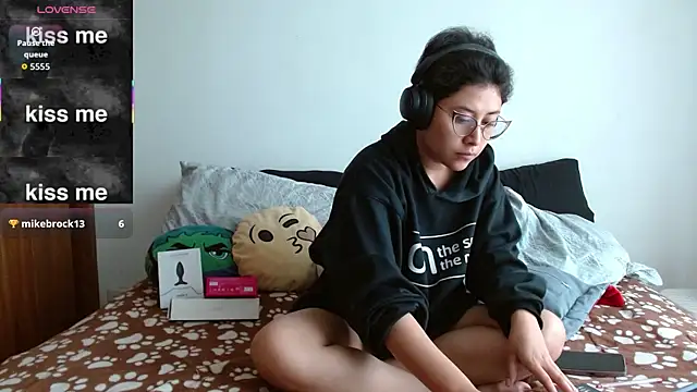 Snapshot of Juliexxxxtasy chatting on 02/17/26, 01:52 Juliexxxxtasy online show from 02/17/26, 01:52